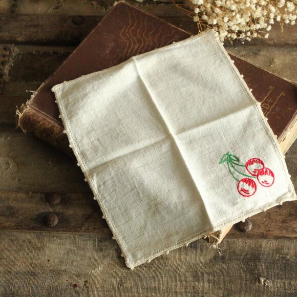 Vintage 1950s Napkin, Ivory Linen Embroidered with Cherries Doily - Picture 2 of 13